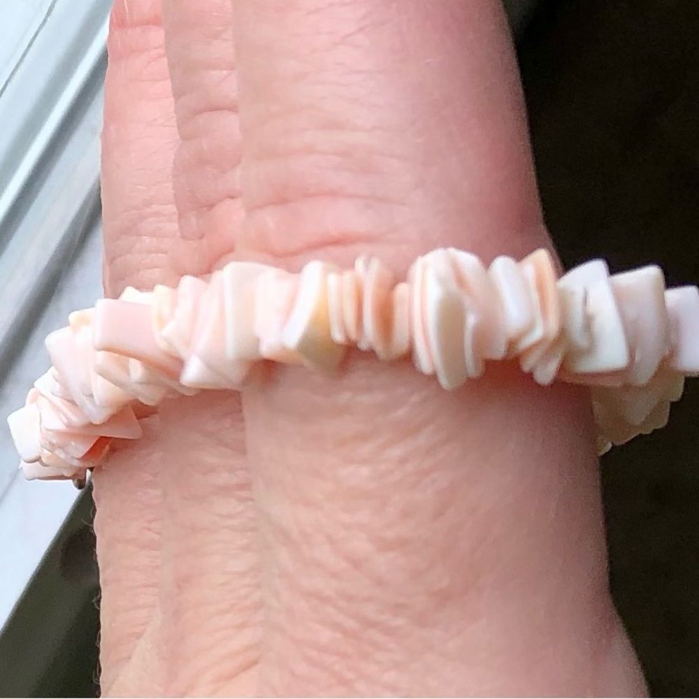 Shell 7 1/2” bracelet